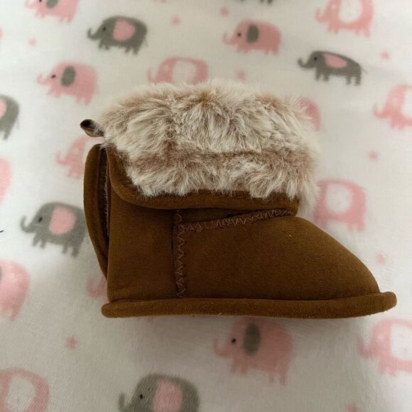 First Steps Faux Fur Trimmed Boots Size 3-6 m EUC - Picture 3 of 4